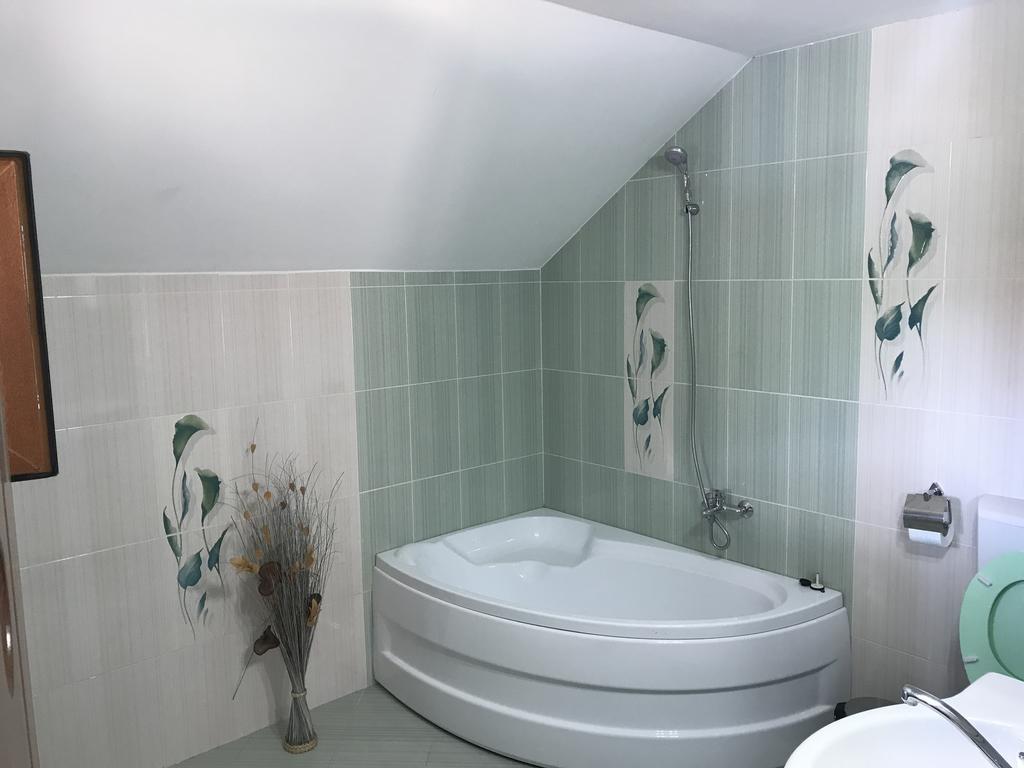 Casa Flori Hotel Calimanesti Ngoại thất bức ảnh