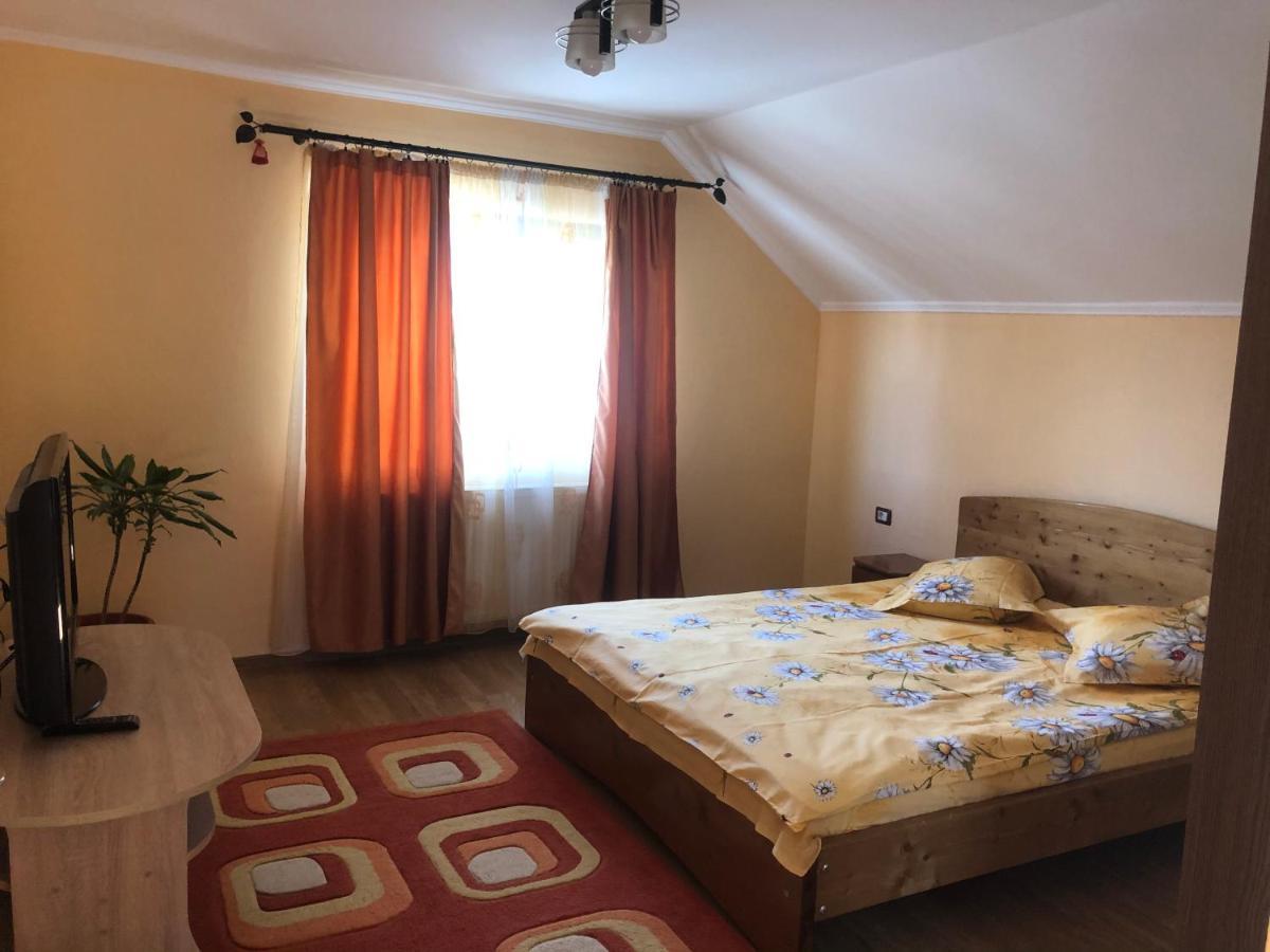 Casa Flori Hotel Calimanesti Ngoại thất bức ảnh